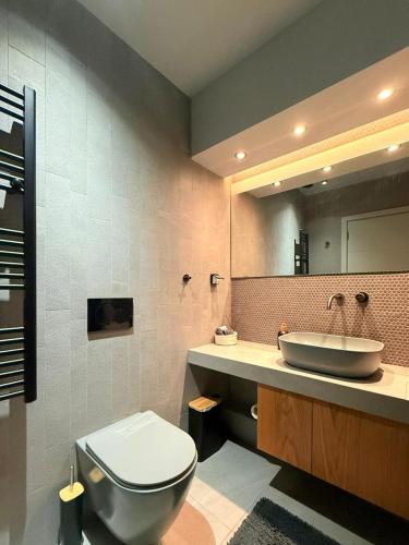 Sunny 2BR New Modern Apartment in Nea Smyrni
