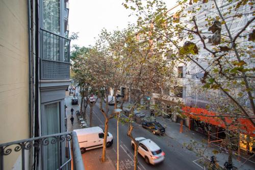 2sic1033 Bright flat near Sagrada Familia