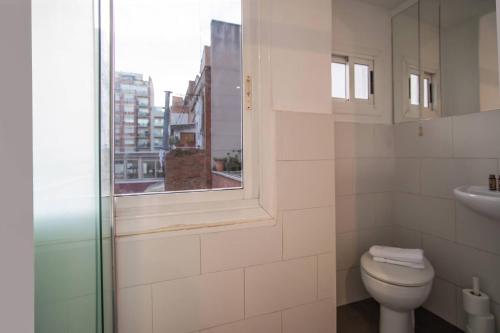 2sic1033 Bright flat near Sagrada Familia