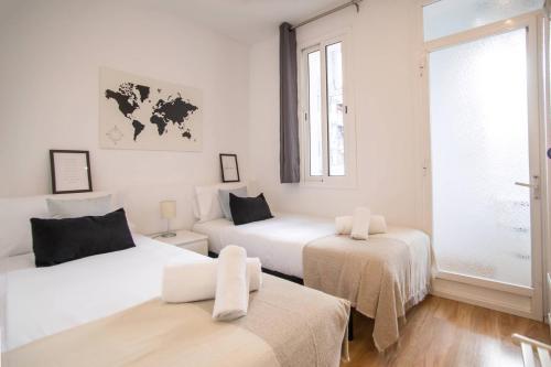 2sic1033 Bright flat near Sagrada Familia