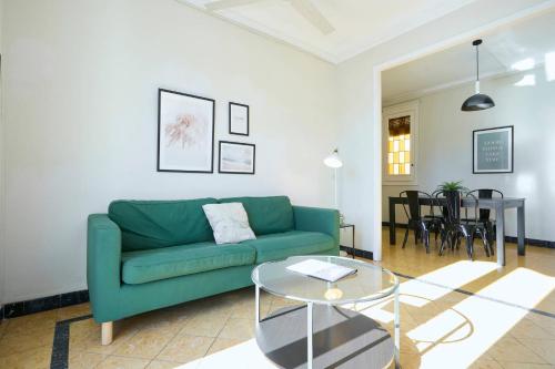 63par1016 Large and bright apartment in Paralel
