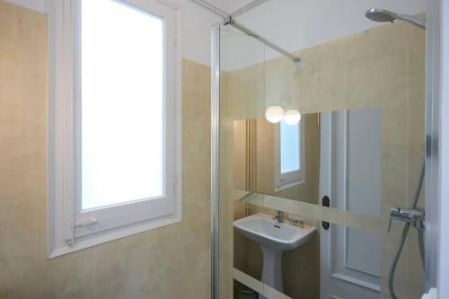 63par1016 Large and bright apartment in Paralel