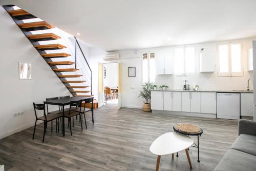 31ARA1092- 3B apartment flat in the Gothic
