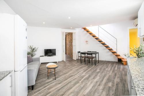 31ARA1092- 3B apartment flat in the Gothic