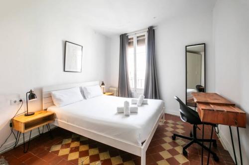31ARA1092- 3B apartment flat in the Gothic
