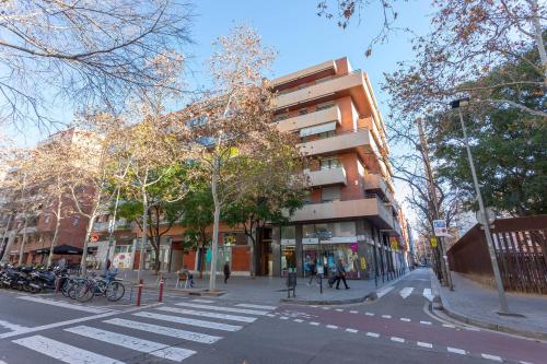 11JOG1036 - Huge bright flat near Train Station