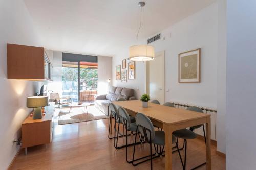 11JOG1036 - Huge bright flat near Train Station