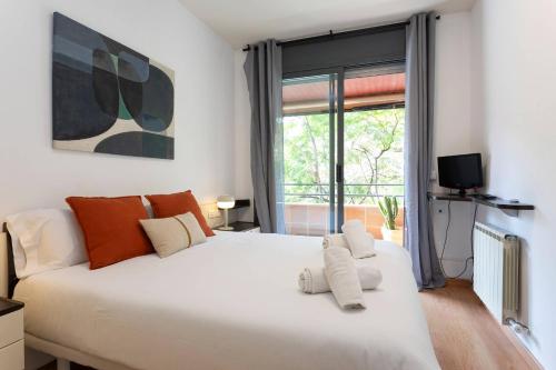 11JOG1036 - Huge bright flat near Train Station