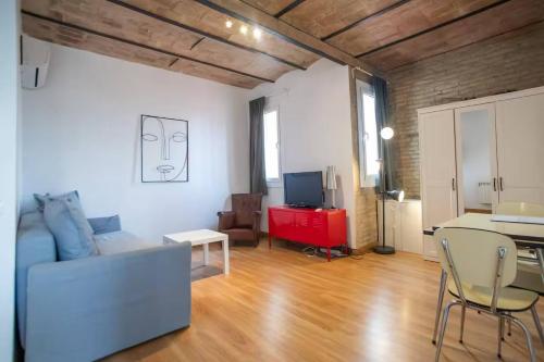 51NO1058 - Bright 1bed flat in Poble Sec