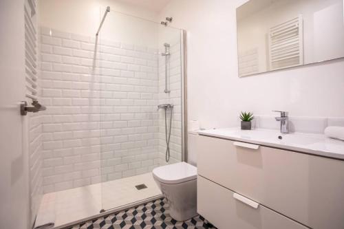 24mal1073-Marvellous 2BR flat near Sagrada Familia