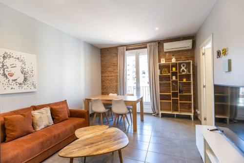 34MAL1078- NewBright 3br Apt near Sagrada Familia