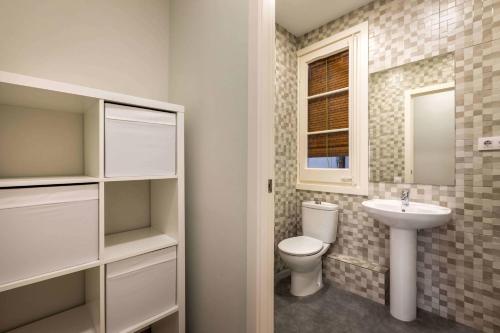 13par1004- Fabulous apt in the heart of Barcelona