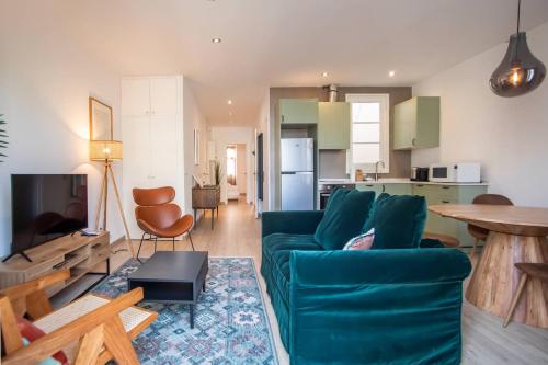 22CRC1039 Exquisite Apartment near the City Center