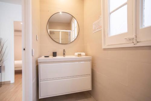 22CRC1039 Exquisite Apartment near the City Center