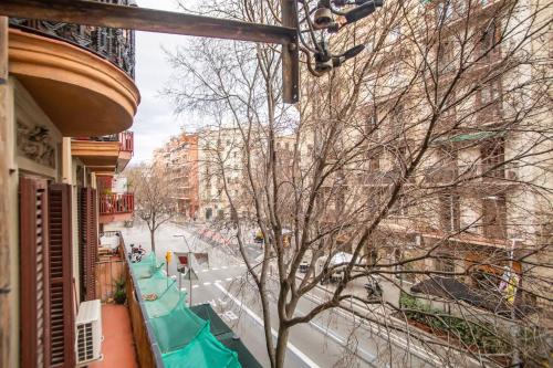 P3MAL1076- Beautiful 2BR 2BH newly refurbished