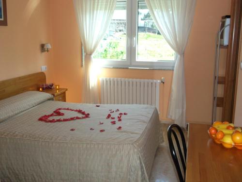 Katil atau katil-katil dalam bilik di Hostal Pereiriña