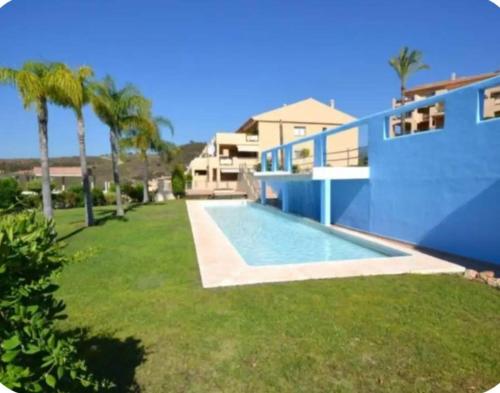 2 Bed Flat-Sleeps4-Pets-Pool-Parking-GolfClub