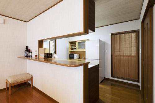 Shirakabanoyado - RYOGETSU, Private family house for 8, with parking, near USJ, Namba, Osaka castle! 白樺の宿 涼月