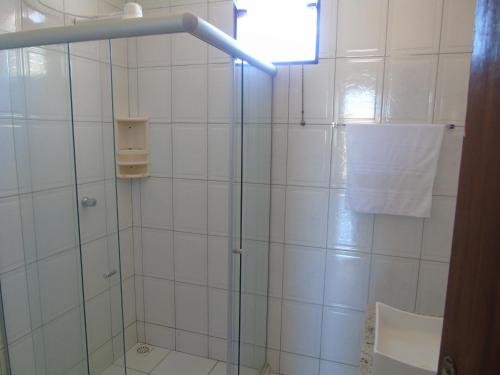 a shower with a glass door in a bathroom at Pousada Solar Da Lagoa - Baixio BA in Baixio