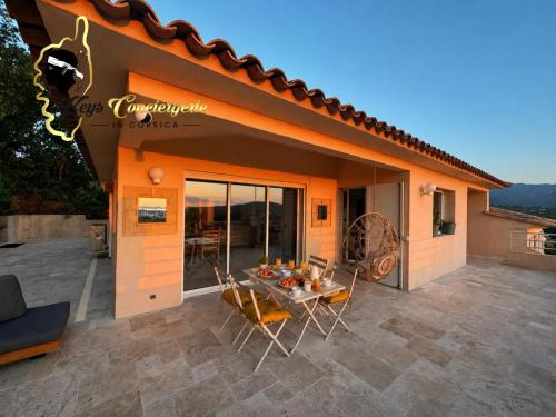 Villa 12 pers au centre de Porto-Vecchio avec piscine