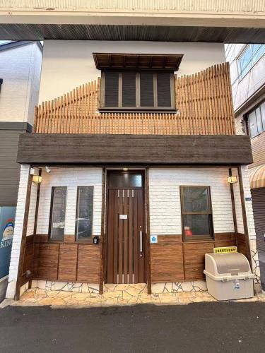 TSUKIMI Japanese-style residence with a warm wooden feel Sleeps 14 comfortably Great access to Namba and Shinsekai
