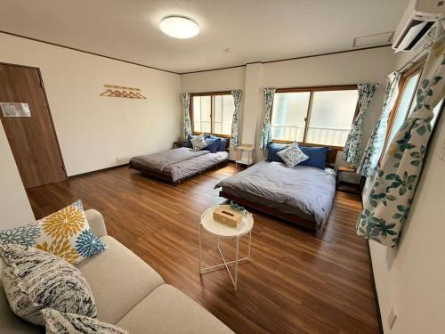 TSUKIMI Japanese-style residence with a warm wooden feel Sleeps 14 comfortably Great access to Namba and Shinsekai