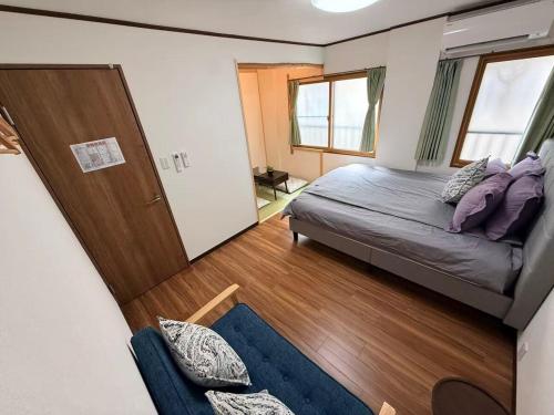 TSUKIMI Japanese-style residence with a warm wooden feel Sleeps 14 comfortably Great access to Namba and Shinsekai