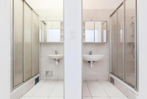 Private Rooms in shared 3BR Apartment Near FAC Platz