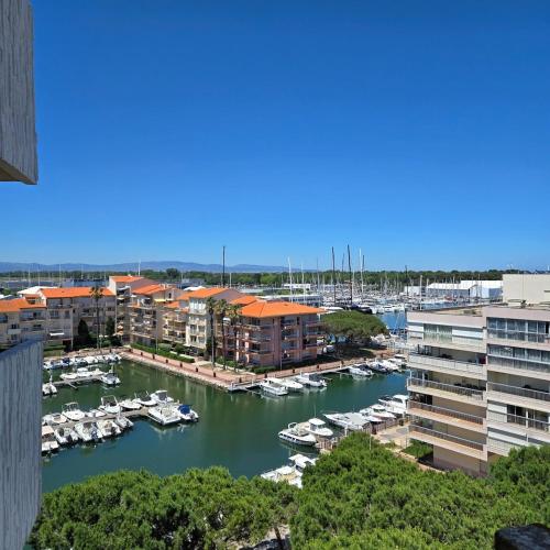 Studio cabine, clim, wifi, Vue Marina, 100m plage