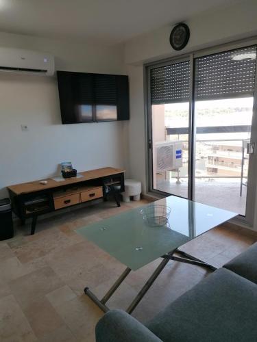 Studio cabine, clim, wifi, Vue Marina, 100m plage