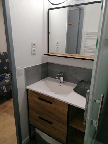 Studio cabine, clim, wifi, Vue Marina, 100m plage