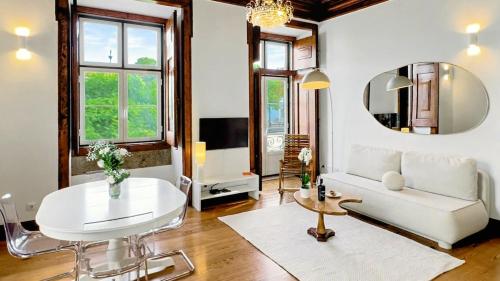 Elegant River View Corpo Santo Apartment