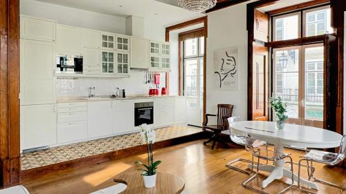 Elegant River View Corpo Santo Apartment