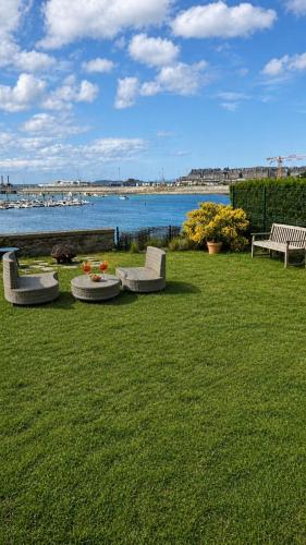 Exceptional view of Saint-Malo Seaside garden