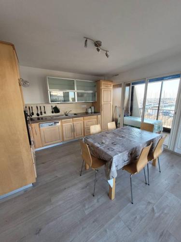 Quartier du port, t4 pour 8 personnes N12