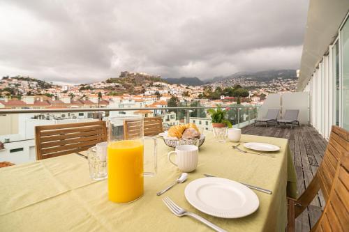 Top floor apartment in city center by Morna Homes