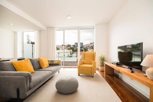 Top floor apartment in city center by Morna Homes