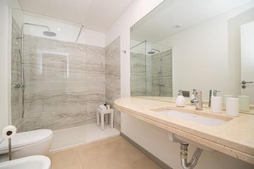Top floor apartment in city center by Morna Homes