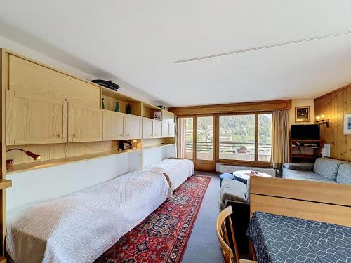 Arcade 605 charming studio with south facing balcony
