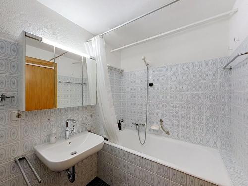 Arcade 605 charming studio with south facing balcony
