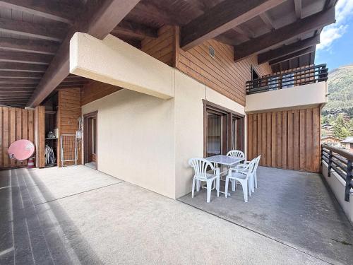 Arcade 605 charming studio with south facing balcony