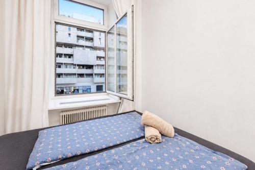 Modern 3BR Apartment Near FAC Platz, 10-Min Walk