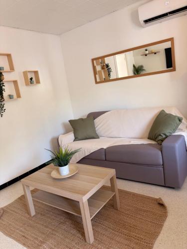 Studio cosy climatise wifi et parking prive proche plage