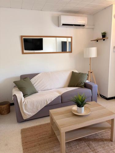 Studio cosy climatise wifi et parking prive proche plage
