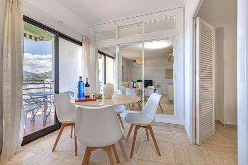 Marbella Beachfront Sea Views Twin Beds