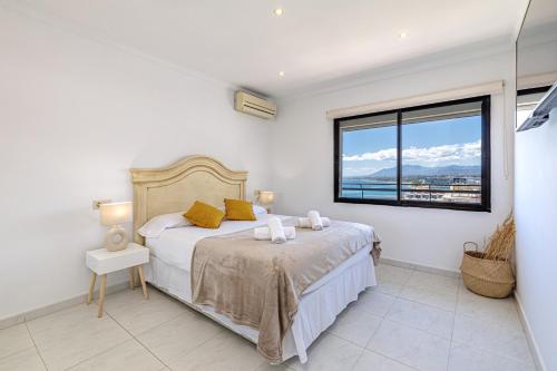 Marbella Beachfront with La Concha Views