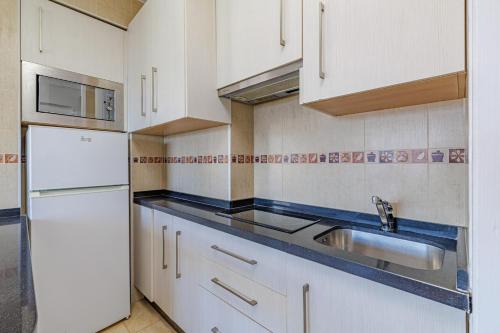 Marbella Beachfront Studio with Twin Beds