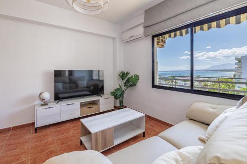 Marbella Beachfront 1BR with Bathtub