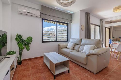 Marbella Beachfront 1BR with Bathtub
