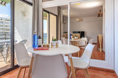 Marbella Beachfront 1BR with Bathtub